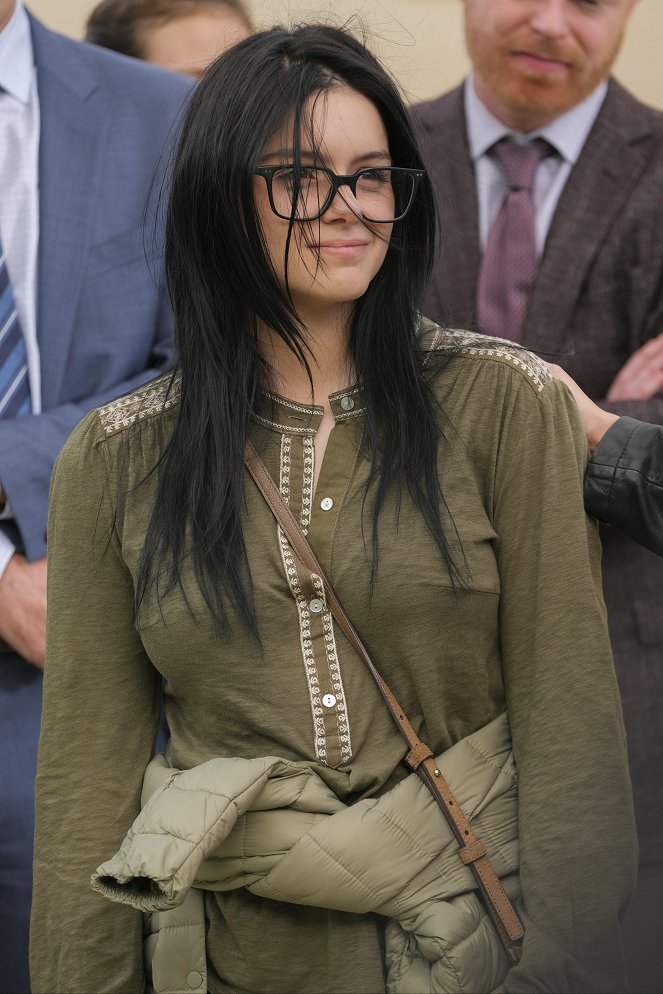 Modern Family - Commencement - Photos - Ariel Winter