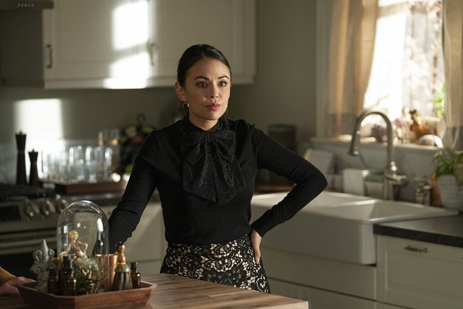 Pretty Little Liars: The Perfectionists - Dead Week - Do filme - Janel Parrish