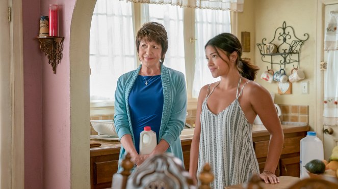 Jane the Virgin - Photos - Ivonne Coll, Gina Rodriguez