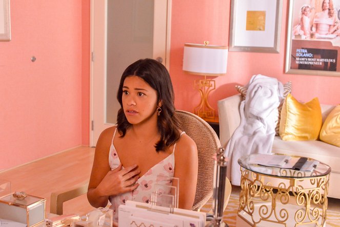 Jane the Virgin - Chapter Seventy-Four - Photos - Gina Rodriguez