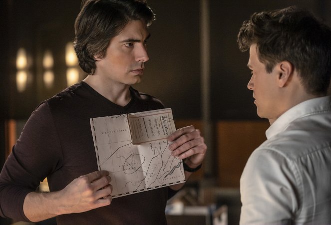 Legends of Tomorrow - The Eggplant, the Witch & the Wardrobe - Photos - Brandon Routh