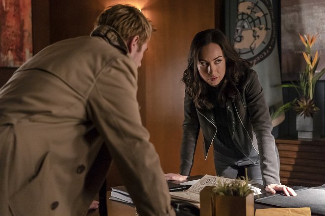 Legends of Tomorrow - The Eggplant, the Witch & the Wardrobe - De la película - Courtney Ford
