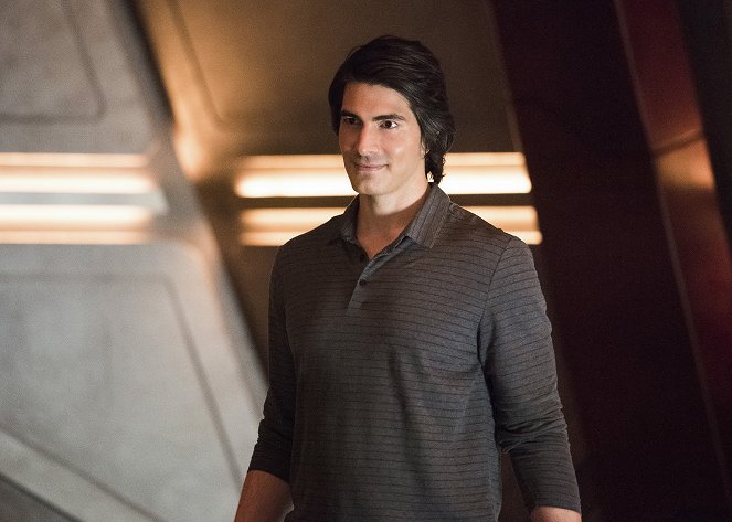 Legends of Tomorrow - Egg MacGuffin - Photos - Brandon Routh
