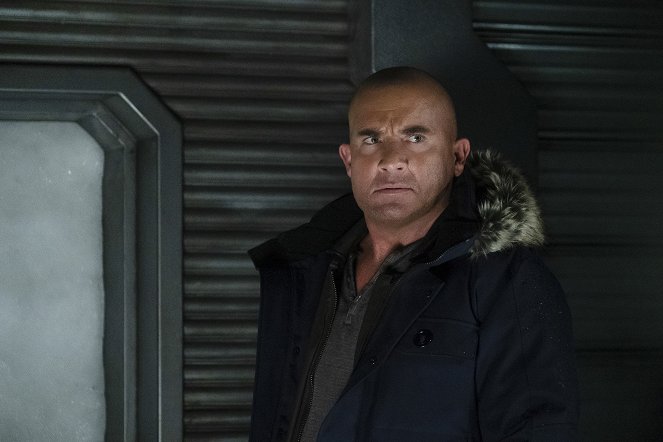 Legends of Tomorrow - Nip/Stuck - Photos - Dominic Purcell