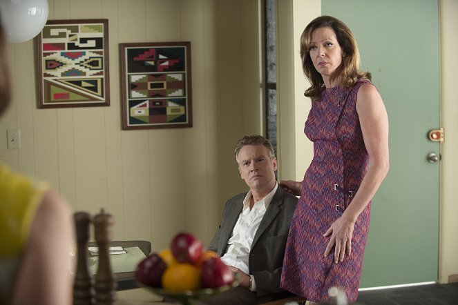 Masters of Sex - Matters of Gravity - Photos - Tate Donovan, Allison Janney