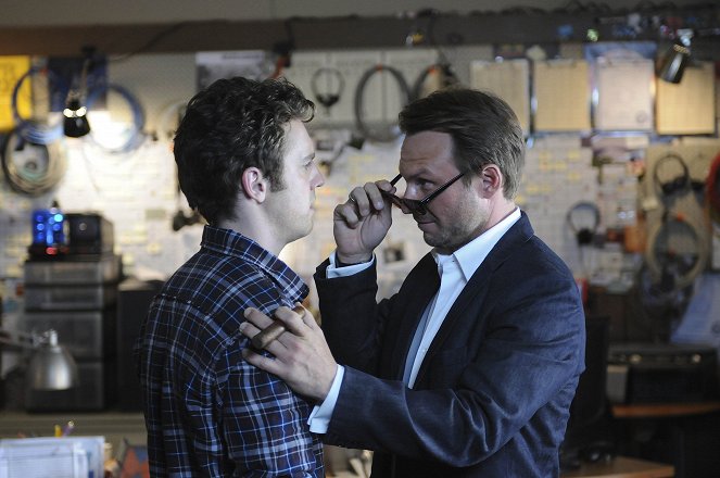 Breaking In - Season 1 - Pilot - Filmfotos - Bret Harrison, Christian Slater