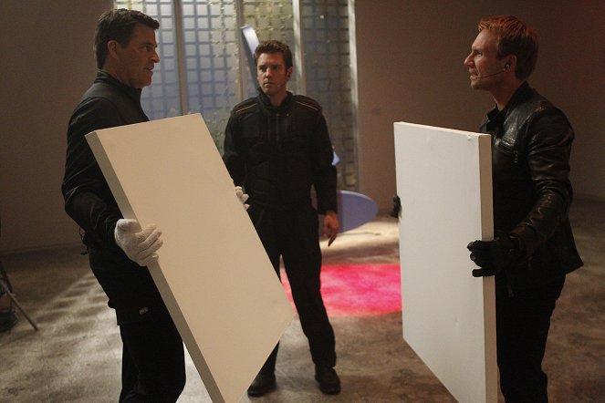 Breaking In - Season 1 - White on White on White - Kuvat elokuvasta - Bret Harrison, Christian Slater