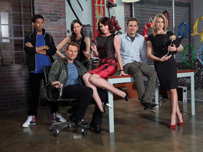 Breaking In - Season 2 - Promoción - Alphonso McAuley, Christian Slater, Odette Annable, Megan Mullally, Bret Harrison, Erin Richards