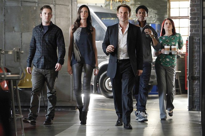 Breaking In - Season 2 - The Contra Club - Z filmu - Bret Harrison, Odette Annable, Christian Slater, Alphonso McAuley, Megan Mullally