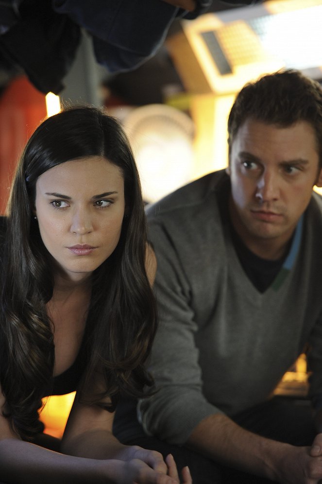 Breaking In - Who's the Boss? - Photos - Odette Annable