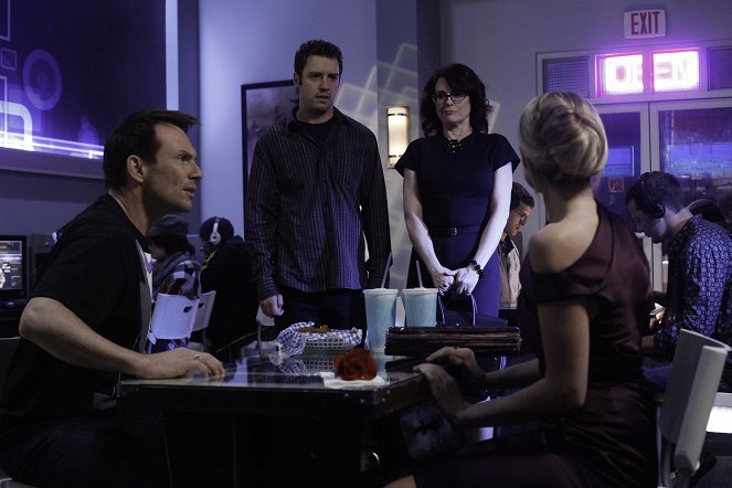 Breaking In - Season 2 - Cyrano de Nerdgerac - Photos - Christian Slater, Bret Harrison, Megan Mullally