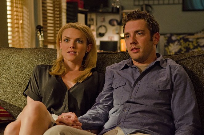 Breaking In - Chasing Amy and Molly - Photos - Erin Richards, Bret Harrison