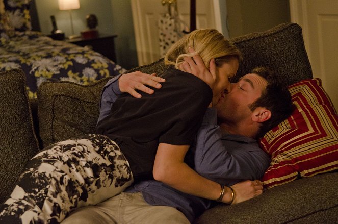 Breaking In - Season 2 - Chasing Amy and Molly - Photos - Erin Richards, Bret Harrison