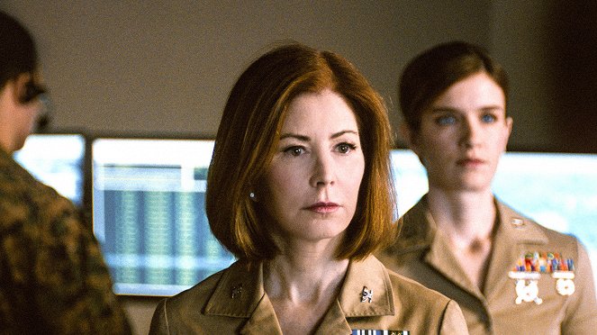 The Code - Maggie's Drawers - Filmfotos - Dana Delany