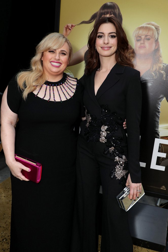 Podfukárky - Z akcií - The World Premiere of THE HUSTLE on May 8, 2019 at the ArcLight Cinerama Dome in Los Angeles, California - Rebel Wilson, Anne Hathaway