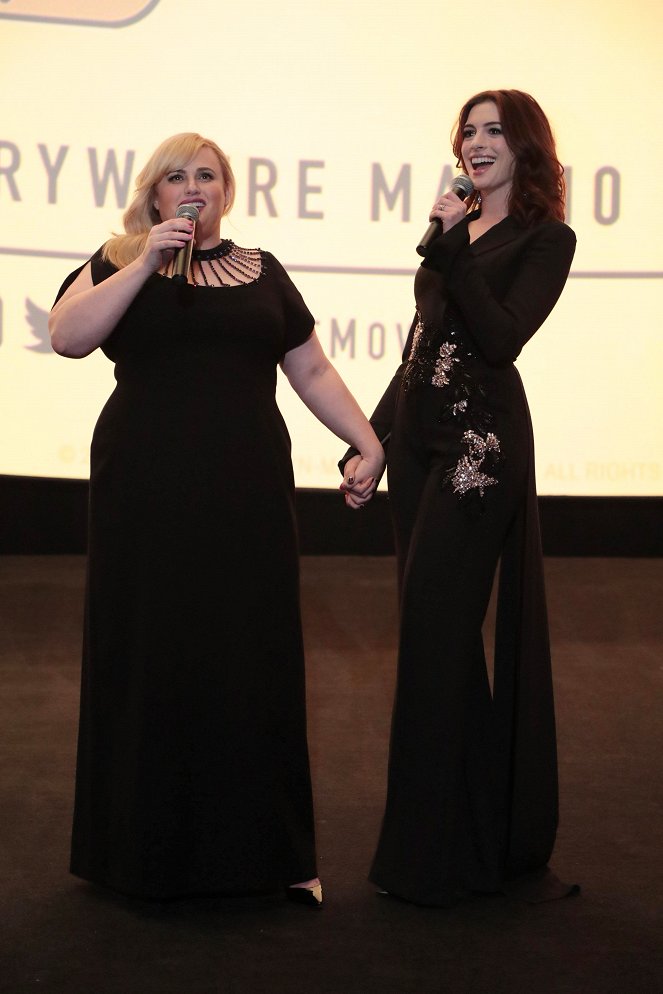 Podfukárky - Z akcií - The World Premiere of THE HUSTLE on May 8, 2019 at the ArcLight Cinerama Dome in Los Angeles, California - Rebel Wilson, Anne Hathaway