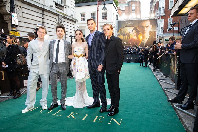 Tolkien - Z imprez - UK Premiere - Patrick Gibson, Anthony Boyle, Lily Collins, Nicholas Hoult, Tom Glynn-Carney