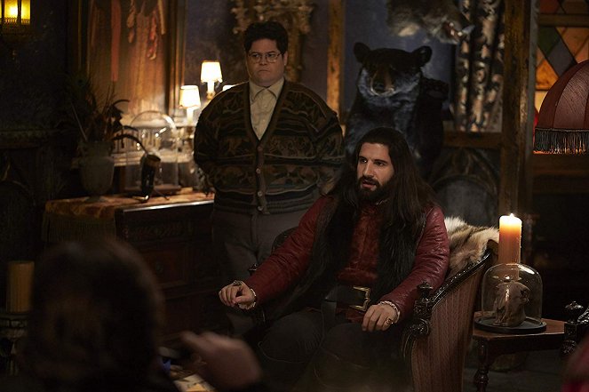 What We Do in the Shadows - Baron's Night Out - Photos - Harvey Guillen, Kayvan Novak