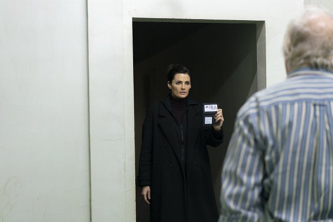 Absentia - Aggression - Z filmu - Stana Katic