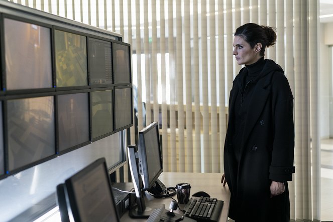 Absentia - Aggression - Filmfotos - Stana Katic