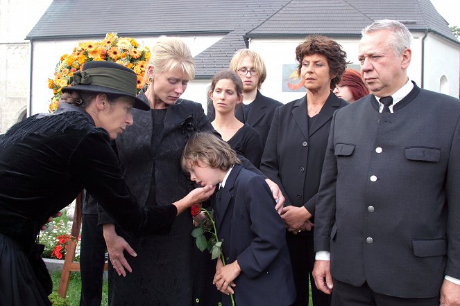 4 ženy a pohřeb - Vatermord - Z filmu