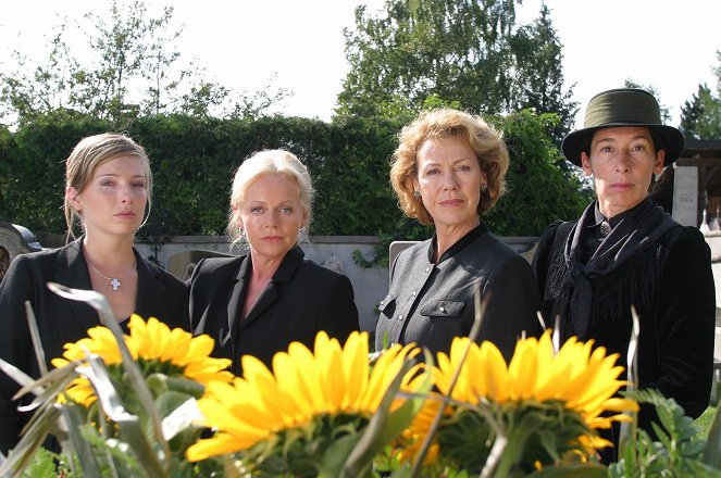 4 ženy a pohřeb - Série 1 - Vatermord - Promo - Martina Poel, Brigitte Kren, Gaby Dohm, Adele Neuhauser