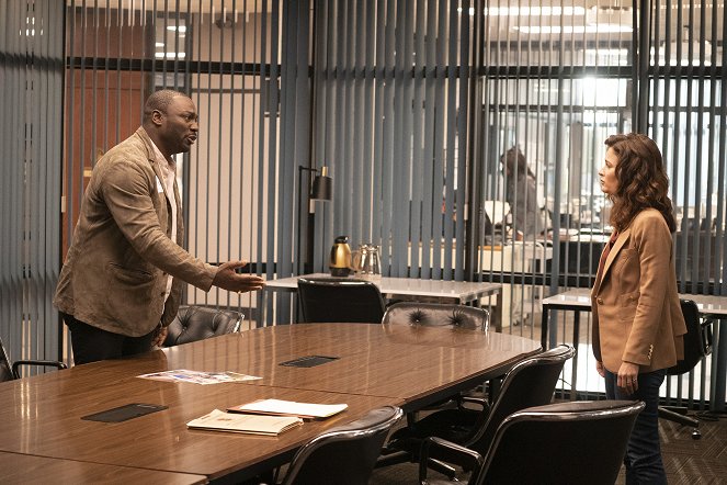 The Fix - Queen for a Day - Filmfotos - Adewale Akinnuoye-Agbaje, Robin Tunney