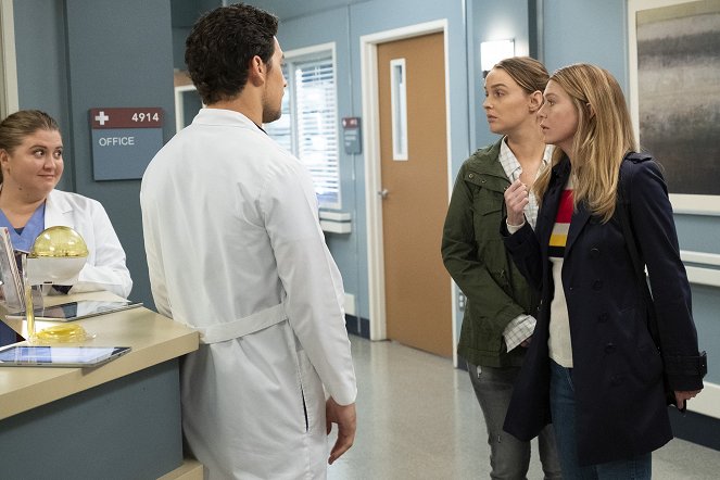 Grey's Anatomy - Drawn to the Blood - Van film - Jaicy Elliot, Camilla Luddington, Ellen Pompeo