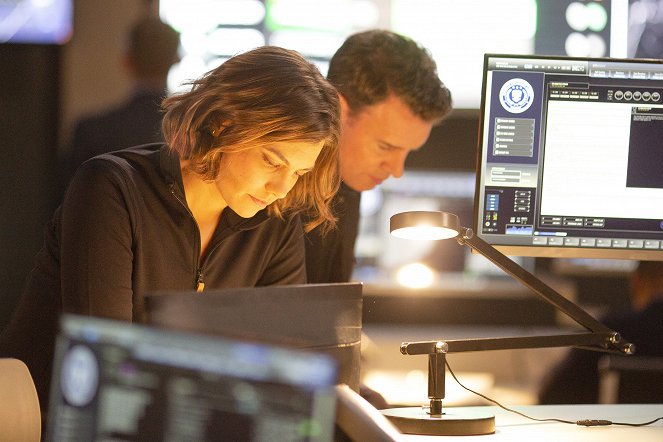 Whiskey Cavalier - Campus Undercover - Filmfotos - Lauren Cohan