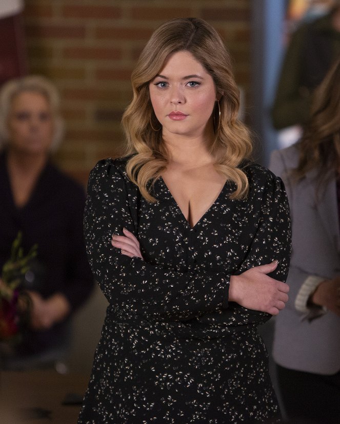 Pretty Little Liars: The Perfectionists - Hook, Line And Booker - Van film - Sasha Pieterse