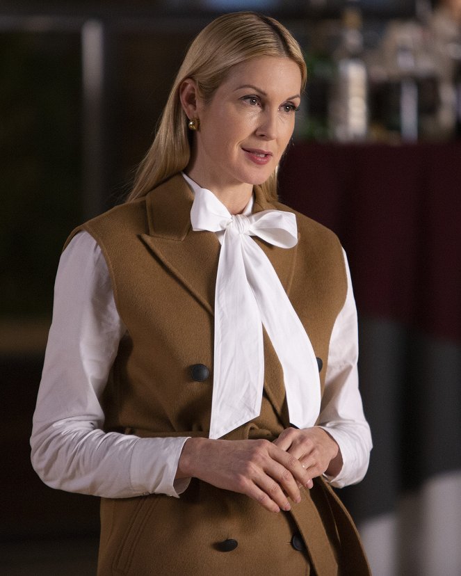 Pretty Little Liars: The Perfectionists - Hook, Line And Booker - Van film - Kelly Rutherford