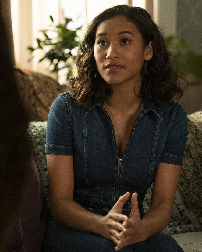 Pretty Little Liars: The Perfectionists - Hook, Line And Booker - Photos - Sydney Park