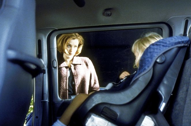 The X-Files - Season 5 - Emily - Van film - Gillian Anderson