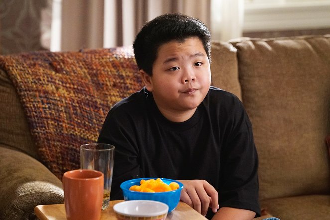 Fresh Off the Boat - The Gloves Are Off - Van film - Hudson Yang