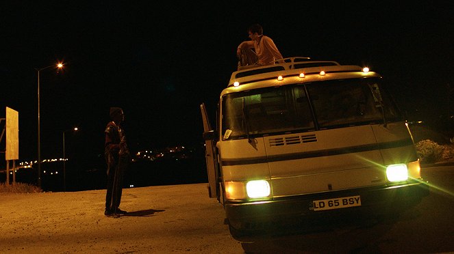 Roads - Z filmu - Stéphane Bak, Fionn Whitehead