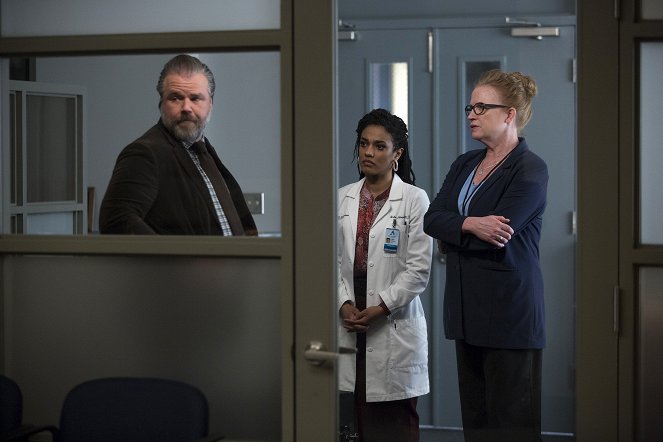 New Amsterdam - This Is Not the End - Photos - Tyler Labine, Freema Agyeman, Judith Ivey