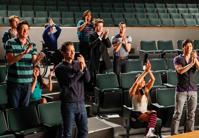 Glee - Season 3 - Dance with Somebody - Photos - Chord Overstreet, Cory Monteith, Lea Michele, Matthew Morrison, Amber Riley, Chris Colfer, Darren Criss, Jenna Ushkowitz, Harry Shum Jr.