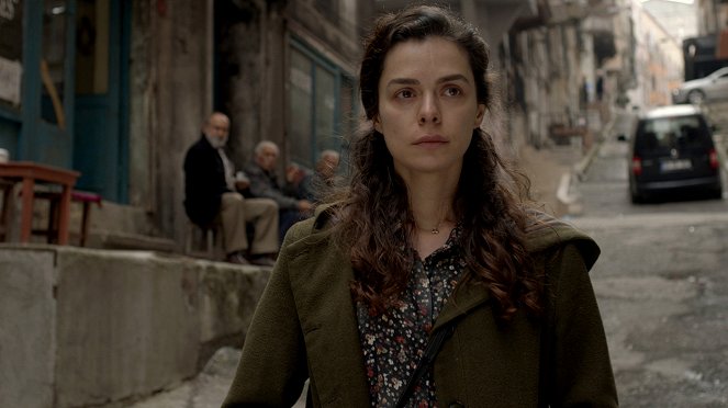 Sila ženy - Season 2 - Episode 28 - Z filmu - Özge Özpirinçci