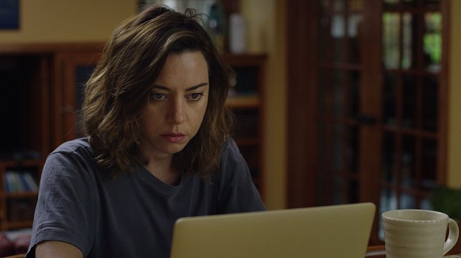 Easy - Prodigal Daughter - De la película - Aubrey Plaza