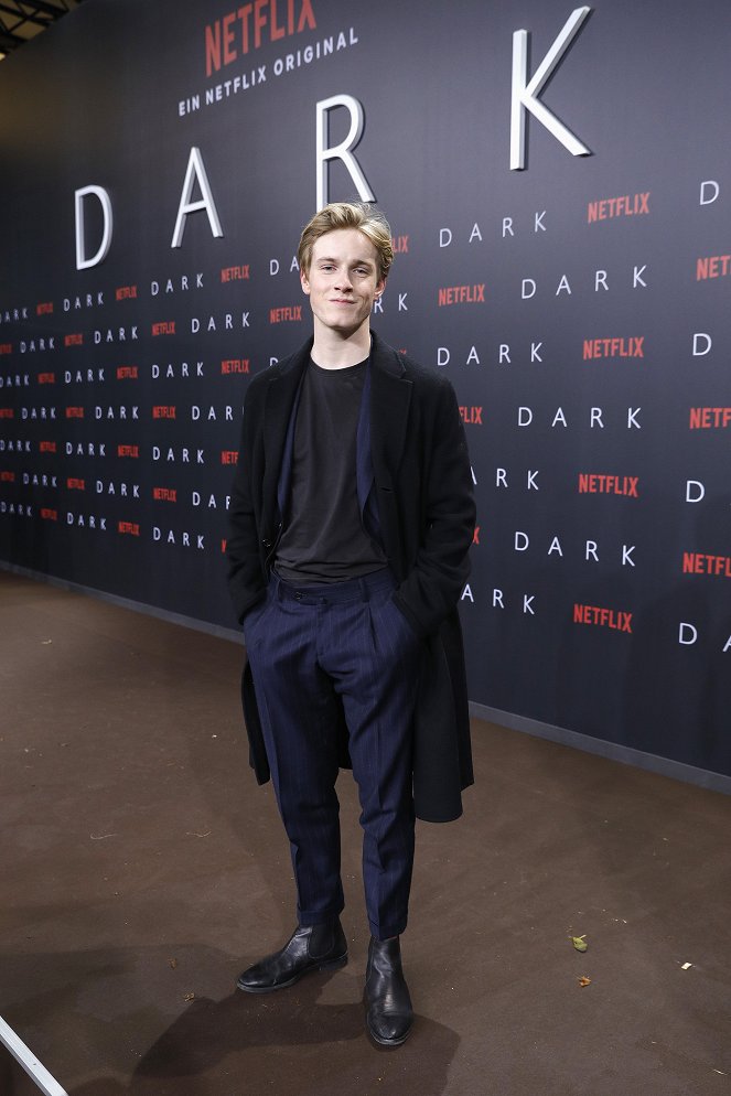 Dark - Season 1 - Events - Premiere of the first German Netflix series 'Dark' at Zoo Palast on November 20, 2017 in Berlin, Germany - Louis Hofmann