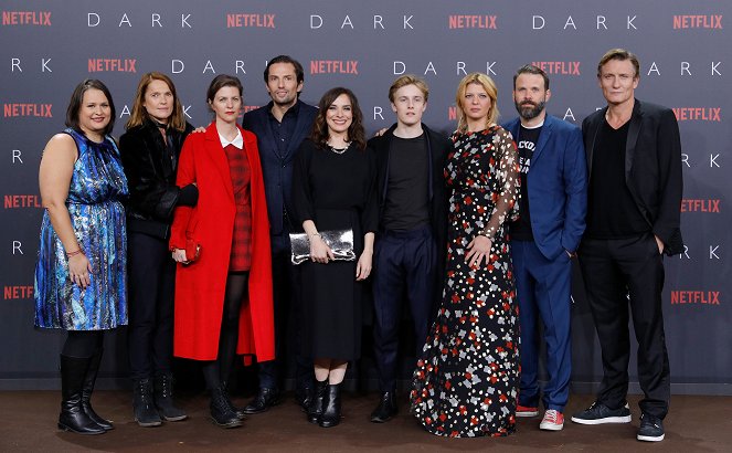 Dark - Season 1 - Z akcí - Premiere of the first German Netflix series 'Dark' at Zoo Palast on November 20, 2017 in Berlin, Germany