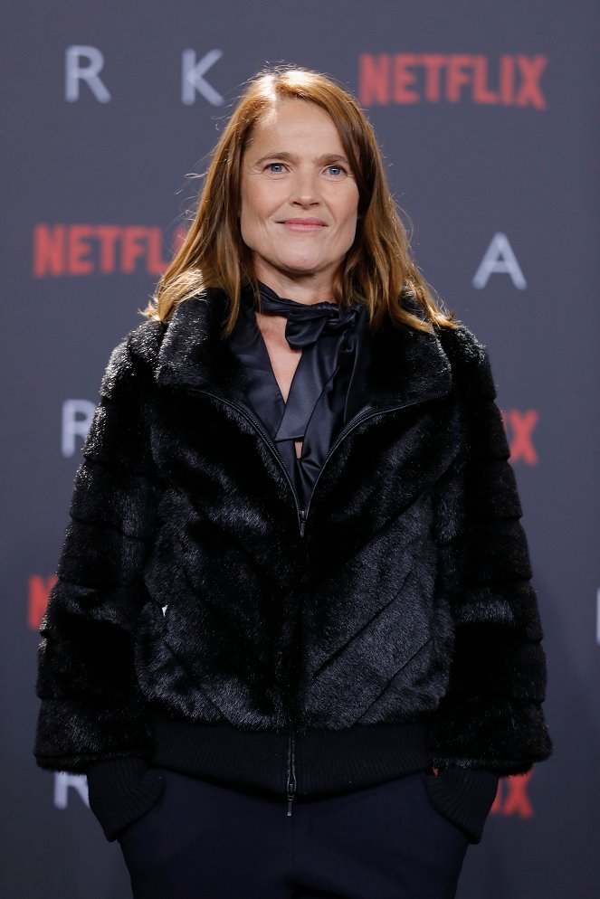 Dark - Season 1 - Veranstaltungen - Premiere of the first German Netflix series 'Dark' at Zoo Palast on November 20, 2017 in Berlin, Germany - Karoline Eichhorn