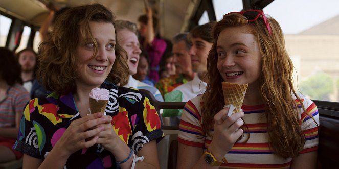 Stranger Things - Season 3 - Chapter Two: The Mall Rats - Photos - Millie Bobby Brown, Sadie Sink