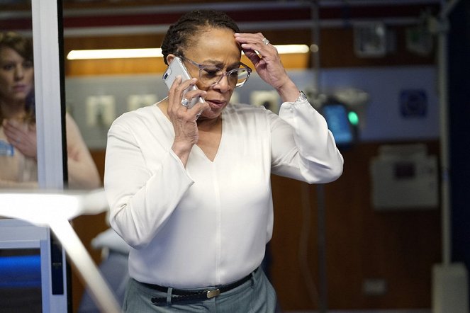 Chicago Med - Never Let You Go - Photos - S. Epatha Merkerson