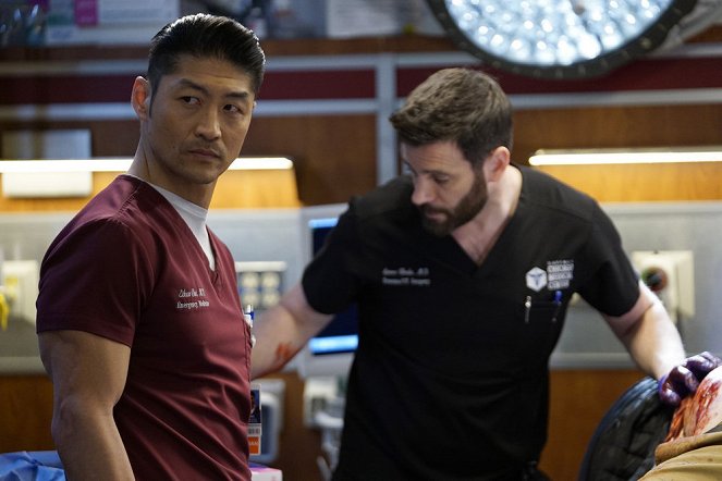 Chicago Med - Season 4 - Never Let You Go - Photos - Brian Tee, Colin Donnell