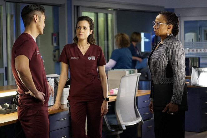 Nemocnice Chicago Med - More Harm Than Good - Z filmu - Torrey DeVitto, S. Epatha Merkerson