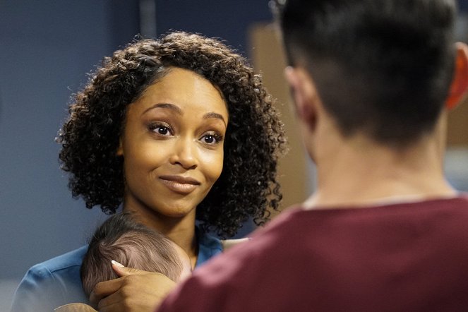 Chicago Med - Forever Hold Your Peace - Photos - Yaya DaCosta