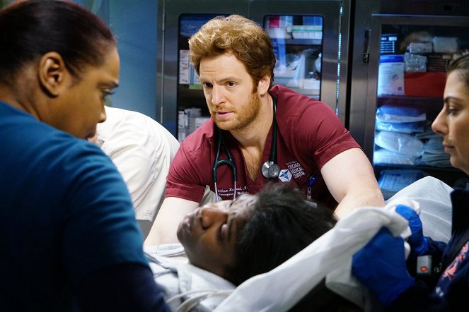 Chicago Med - Season 4 - With a Brave Heart - Photos - Nick Gehlfuss