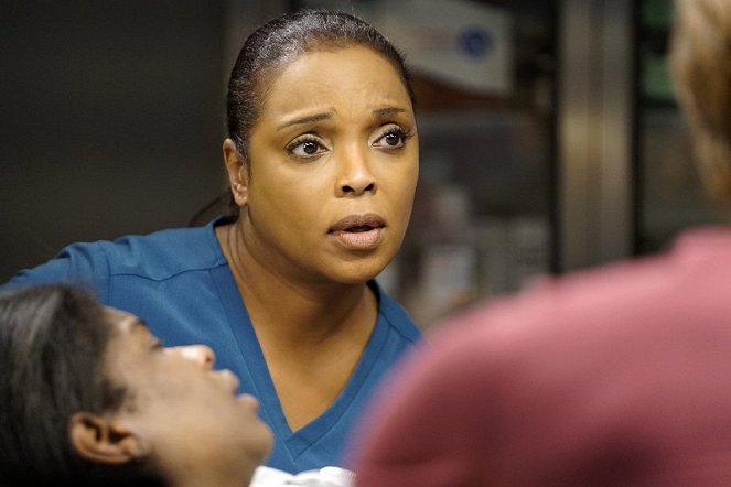 Chicago Med - With a Brave Heart - Photos - Marlyne Barrett