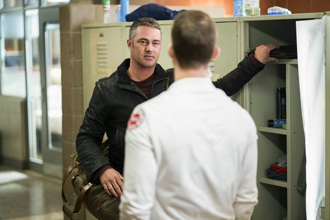 Chicago Fire - The White Whale - Van film - Taylor Kinney